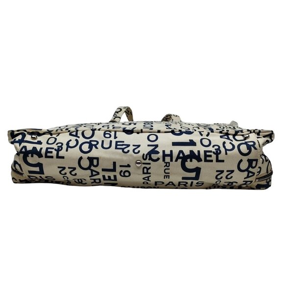 Authentic CHANEL Rue Cambon Travel Bag Vintage White & Navy Canvas - Picture 4 of 11
